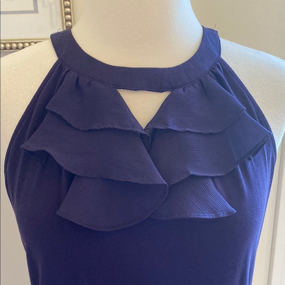 • The Limited Ruffle Tank • - Picture 2 of 6